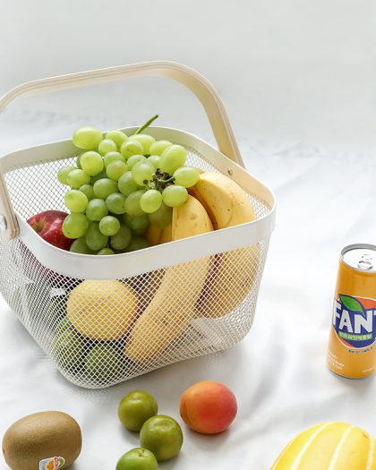 Iron Fruits Vegetables Storage Drain Basket Groceries Container Basket with Wooden Handle